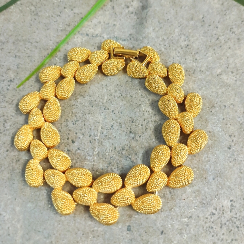 Exquisite Vintage Bright Gold Statement Bracelet (6.5")✨